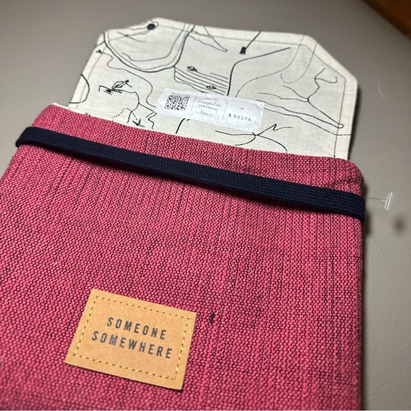 Someone Somewhere Envelope Travel Bag by Delta - Red and  Blue - Handmade - EUC - Picture 2 of 5